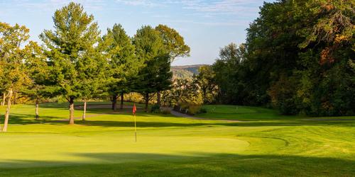 River Falls Golf Club Golf Package